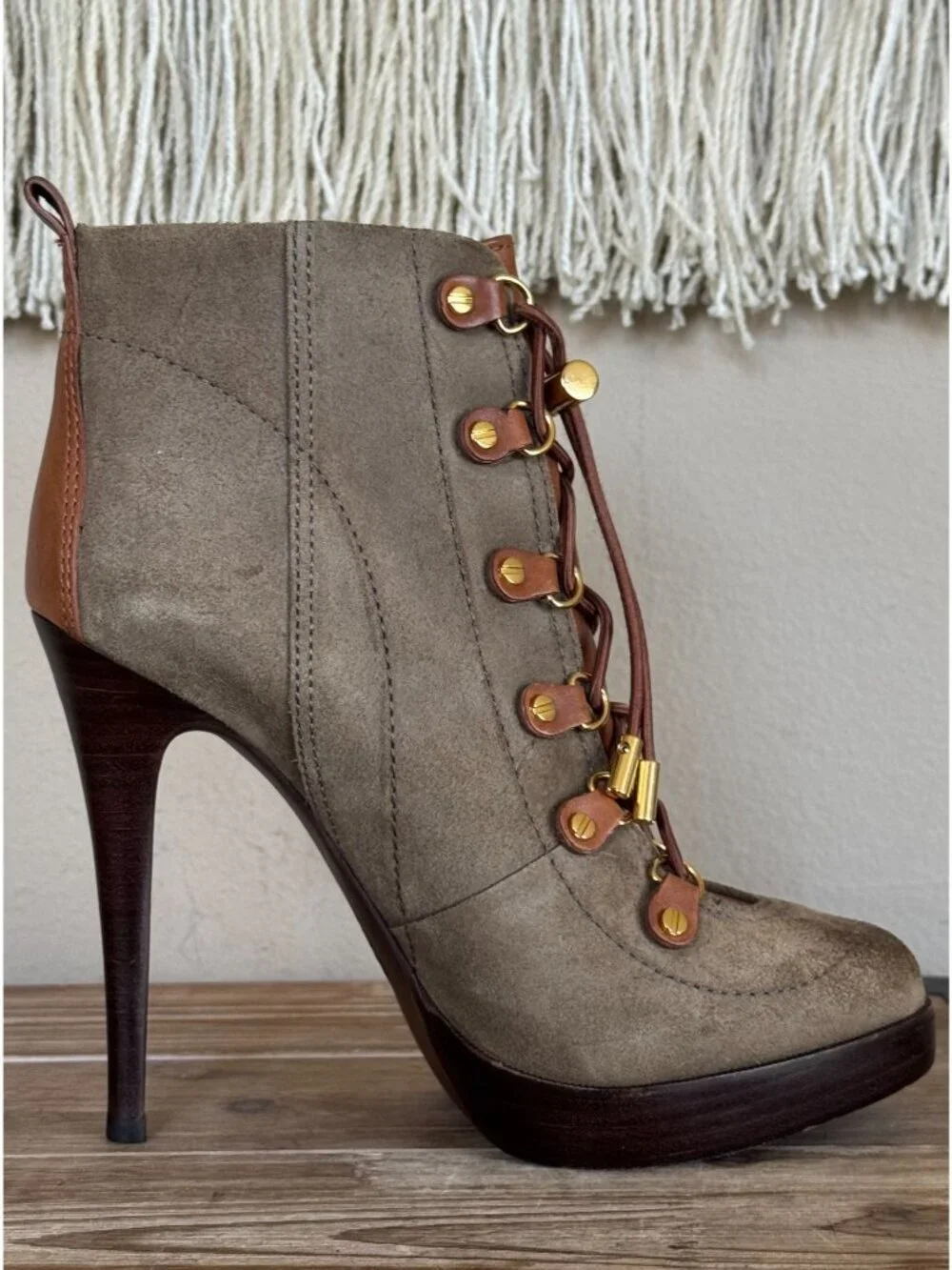 Tory Burch Y2K Halima Tan Suede Lace Up Platform High Heeled Ankle Boots Size 10